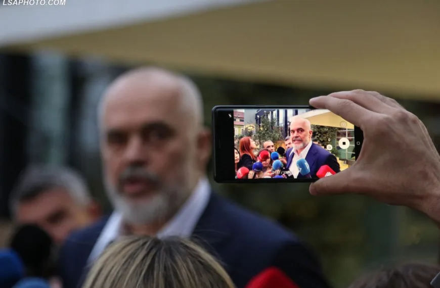 Edi Rama dhe Erjon Veliaj ‘monopolizojnë’ mediat audiovizive kombëtare…