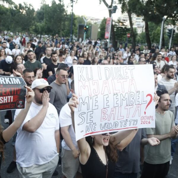 Protestë në Tiranë për Nartën, thirrje politike dhe&hellip;