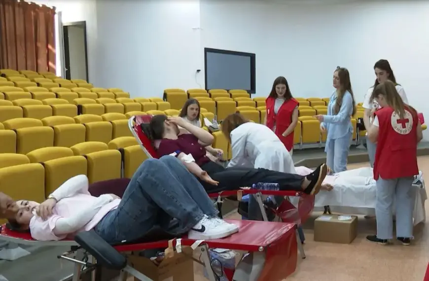 “Dhuro nga vetja” në Shkodër, studentët dhe qytetarët bashkohen në&hellip;