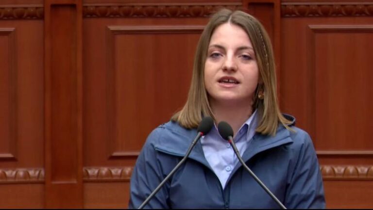 Mesazh i fortë i Marjana Koçekut: Mos guxoni të prekni familjen time…