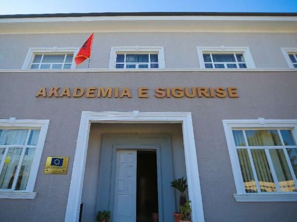 Helmimi i studentëve në Akademinë e Sigurisë, Krimi&hellip;