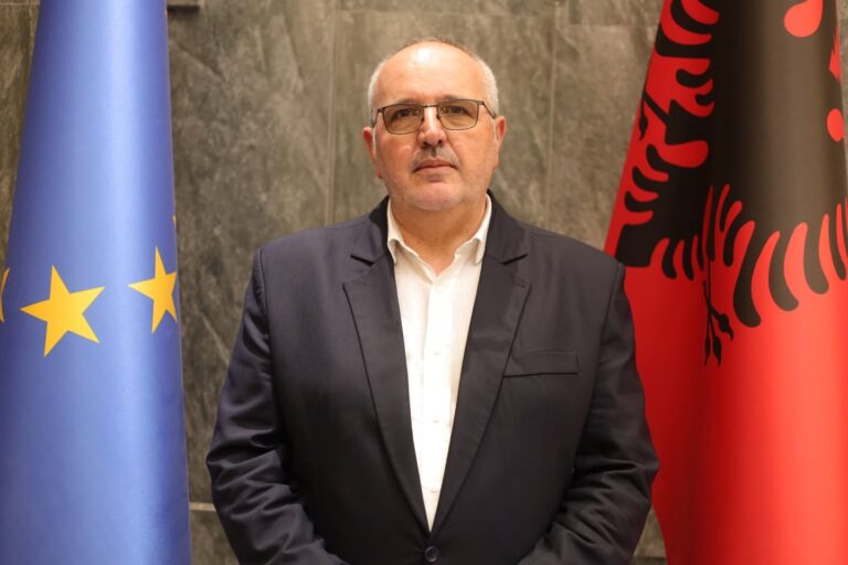 Auron Rrokaj emërohet Drejtor i Përgjithshëm i Arkivave…