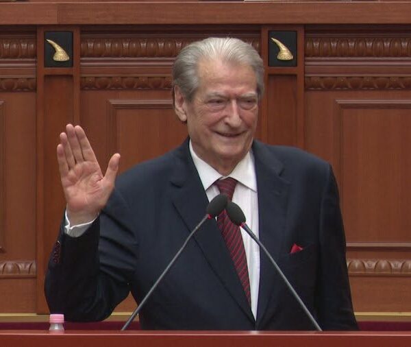 “Unë erdha, u krye”, Berisha me pritje entuziaste…