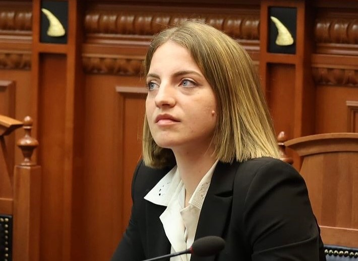 Marjana Koçeku reagon pas largimit nga Partia Socialiste: akuza dhe thirrje për zgjedhje të parakohshme…
