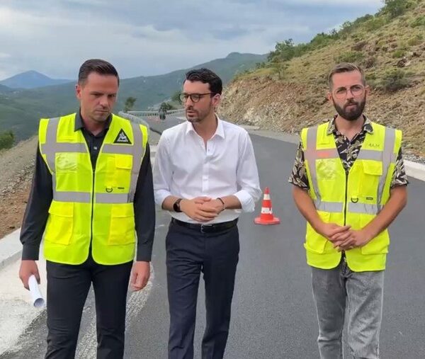 Karakaçi inspekton punimet në rrugën e Komanit: Investim…