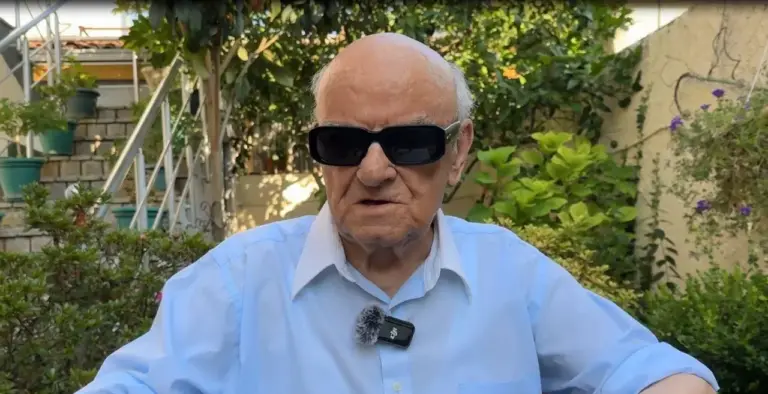 Gjokë Vata sjell librin e ri/ Në moshën 92-vjeçare, artisti shkodran vazhdon të krijojë, vjen me “Frymëzime poetike”…