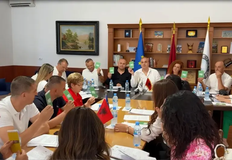 Këshilli i Qarkut Shkodër miraton ndryshime në buxhet dhe nderon Astrit Kalanë me titullin “Dëshmor i Atdheut”…