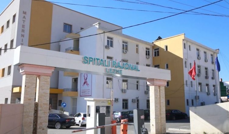 Lezhë/ I bie arma nga çanta në spital dhe shkrepet pa dashje, procedohet 54-vjeçari, shpallet në kërkim i biri 18 vjeç…